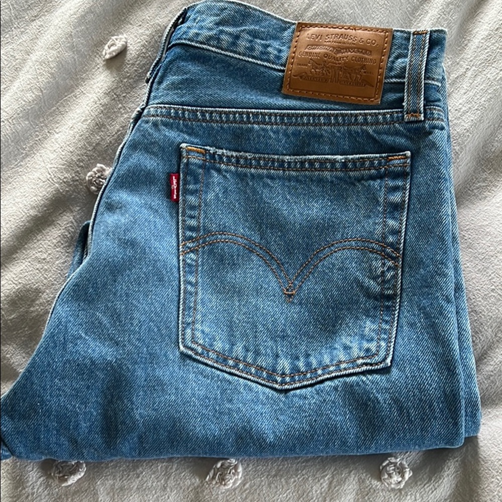 Levis